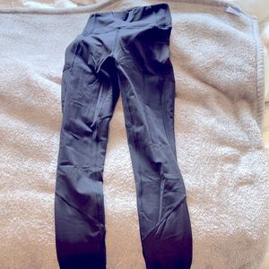 LuLu Leggings. Size4. Black.